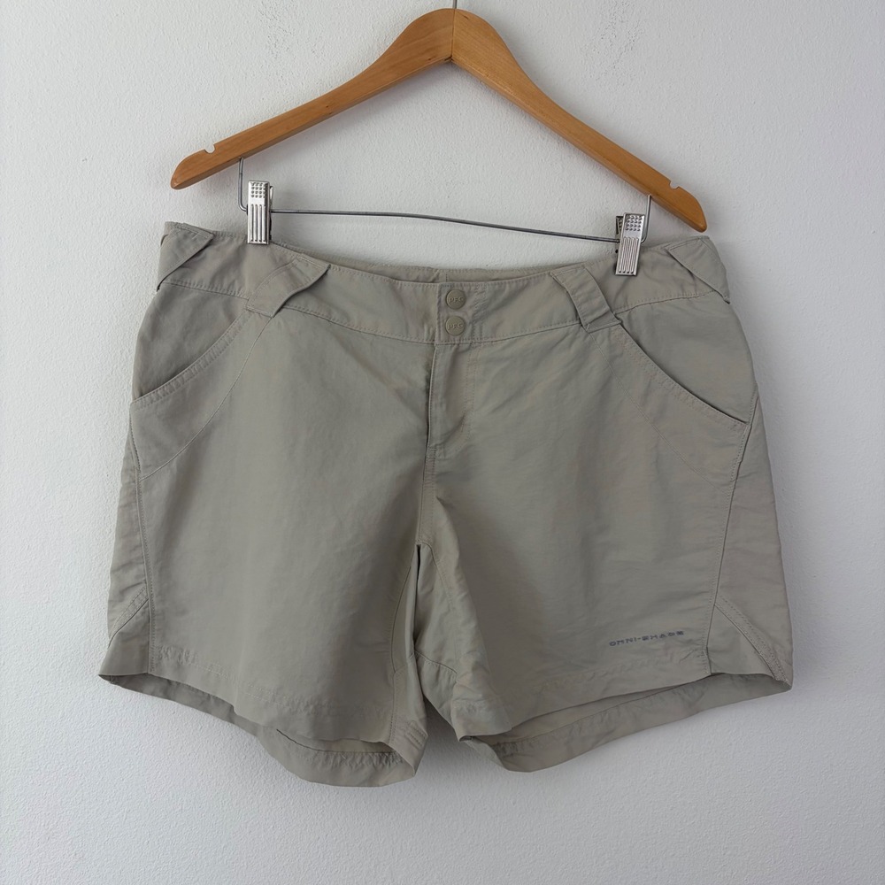 Columbia PFG Omni-Shade Women Large Khaki Tan Fishing Hiking Shorts 5 Inseam